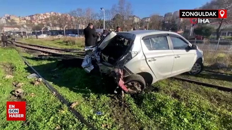 Zonguldak’ta trenin çarptığı otomobil 30 metre sürüklendi
