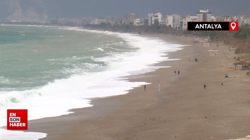 Antalya'da şiddetli rüzgar etkili oluyor