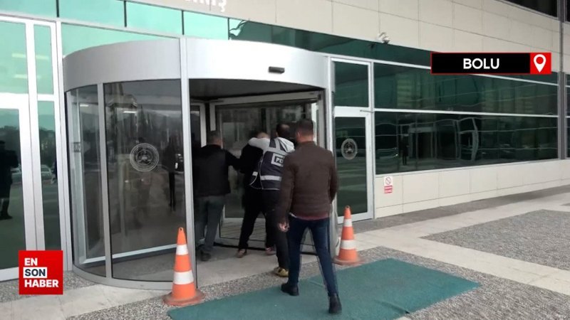 Bolu'da hırsızlıktan yakalanan şahıs adliyenin kapısına kafa attı