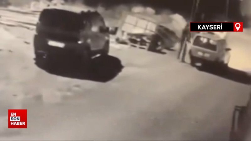 Kayseri'de 2 metrelik demir profili arabaya sığdırarak çaldı