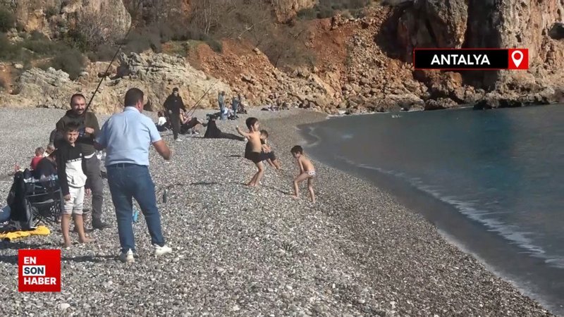 Antalya’da hava yaz ayını aratmadı: Herkes sahile koştu