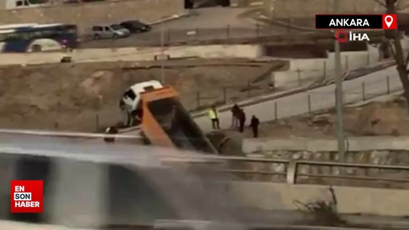 Ankara'da yoldan çıkan kamyon askıda kaldı