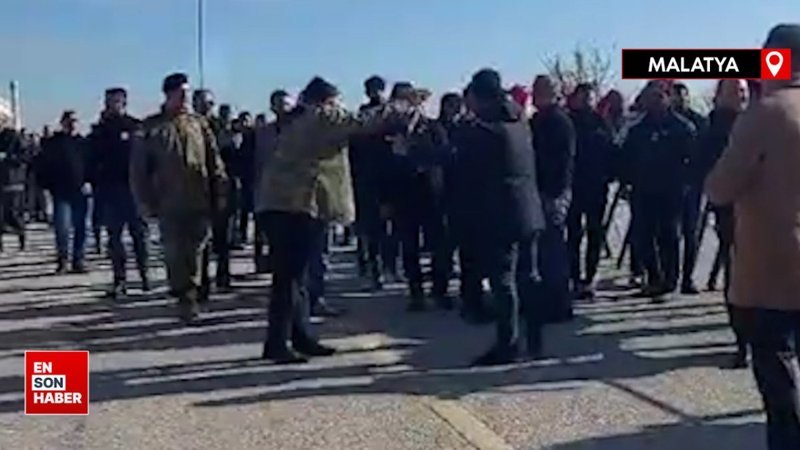 Malatya'daki şehit cenazesinde CHP'nin çelengi parçalandı