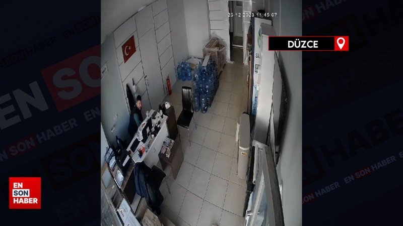 Düzce'de boğazına yiyecek takılan arkadaşını 'heimlich manevrası' ile kurtardı