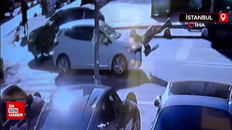 Kadıköy’de yaya geçidinden geçmeye çalışan kadına otomobil çarptı