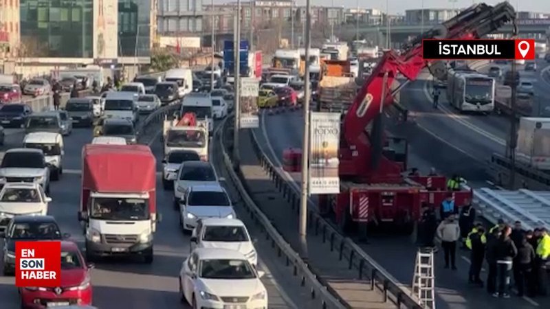 Metrobüs yolundaki köprü ayağı çalışması E5 kara yolunu kilitledi