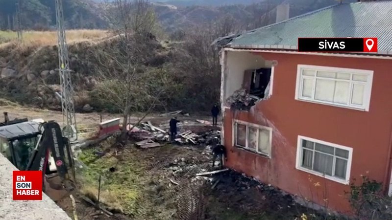 Sivas'ta kamyon ikinci kattaki evin duvarına çarptı