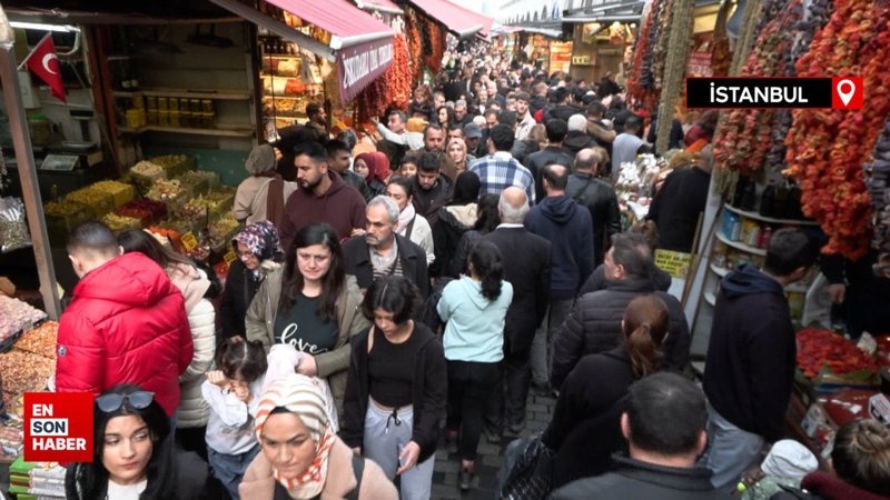 Eminönü'nde yılbaşı alışverişi yoğunluğu