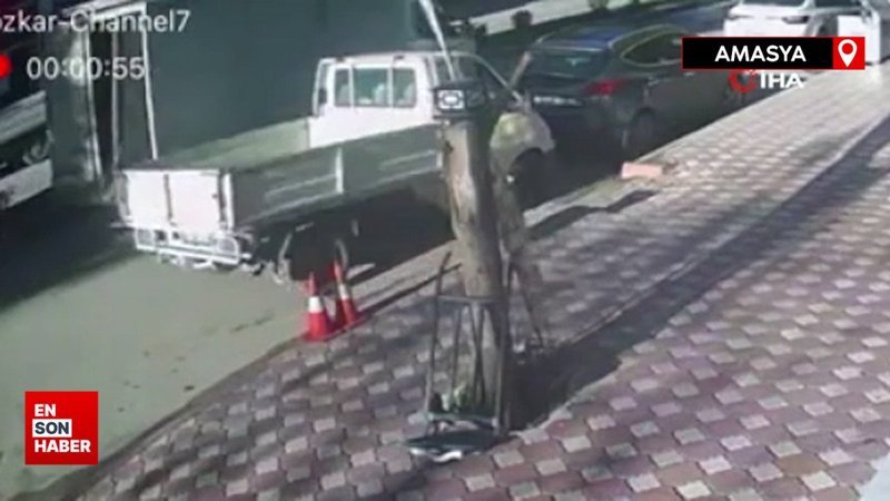 Amasya'da arka kapağı açık unutulan kamyonet pikabı sürükledi