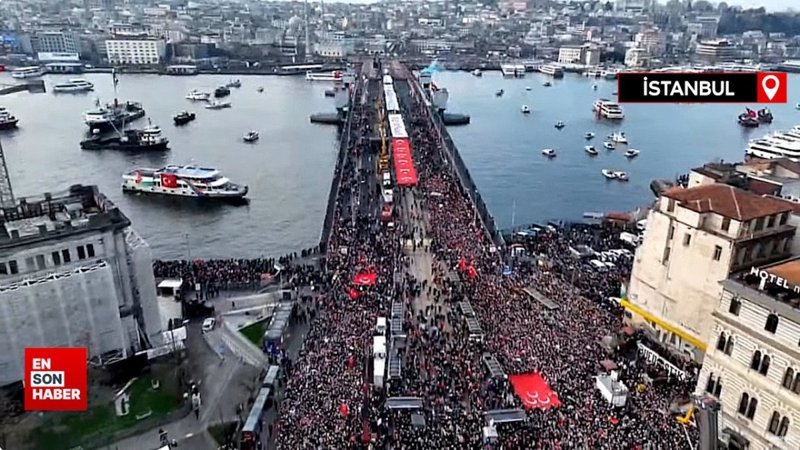 İstanbul'daki Filistin yürüyüşünde binlerce vatandaştan Kardan Aydınlık ezgisi