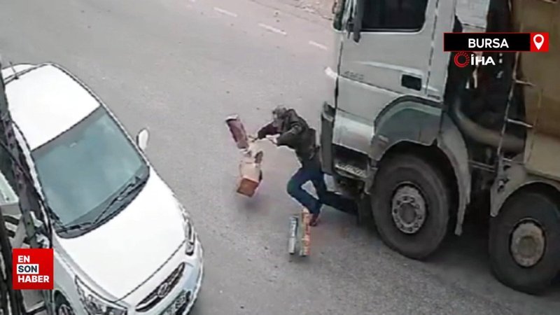 Bursa'da trafik kazası: Yaşlı adam yaşam mücadelesi veriyor