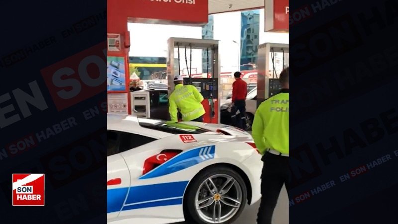 Ferrari marka lüks polis aracı benzinlikte görüntülendi