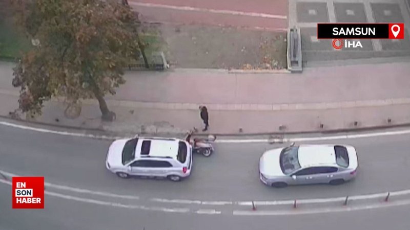 Samsun’da yolda aniden durup geri hareket eden araç, motosikletliyi eziyordu
