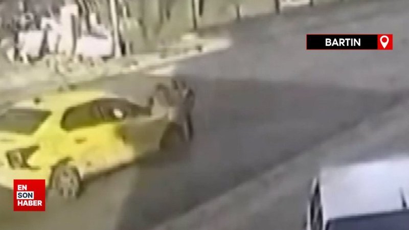 Bartın'da 2 ilkokul öğrencisine taksi çarptı