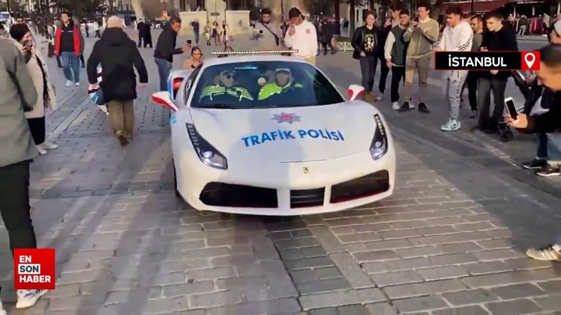 Polis otosu olan suç örgütünün lüks araçları İstanbul sokaklarında devriyede