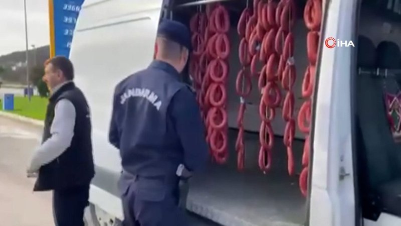 Bursa'da akaryakıt istasyonunda sucuk yıkamışlardı: 3 kişi gözaltına alındı