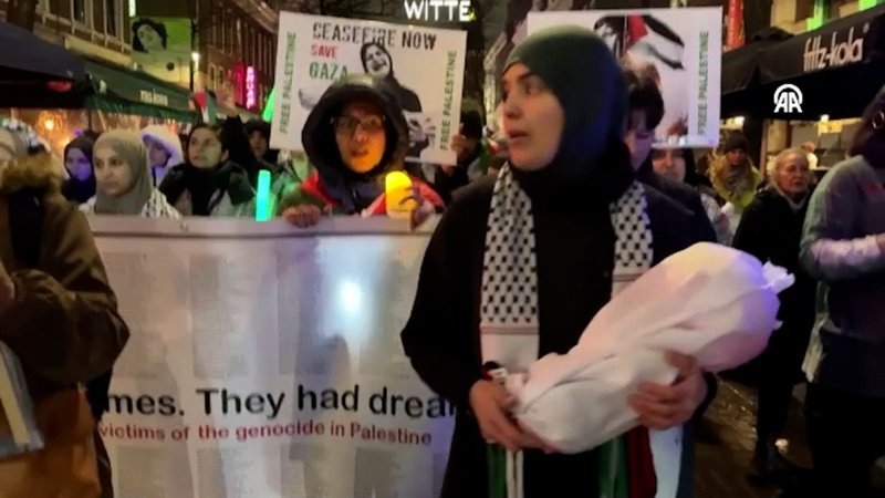 Hollanda'da anneler, Filistinli annelere destek için yürüdü