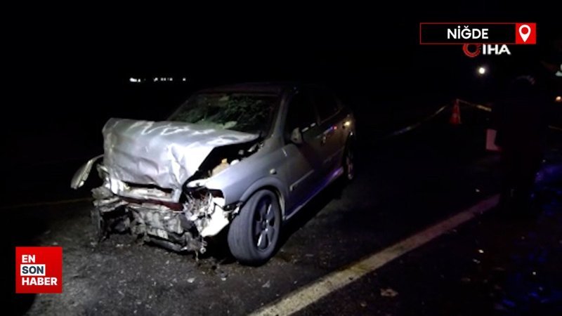 Niğde'de iki otomobil kafa kafaya çarpıştı