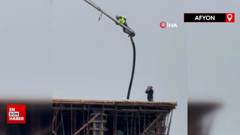 Afyonkarahisar’da beton pompasının üstüne çıkan bir şahıs