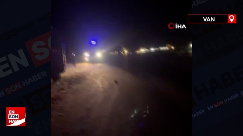 Van-Hakkari karayolunda üç araç şarampole düştü