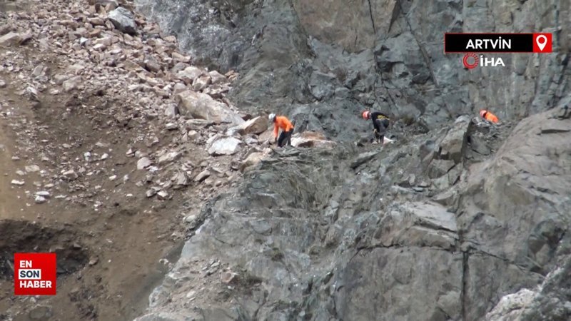 Artvin'de profesyonel dağcılar yamaçlarda kaya temizliğine başladı