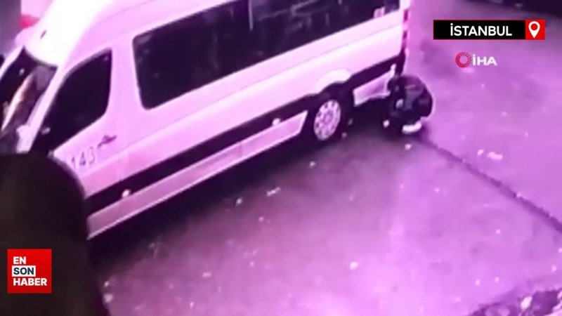 İstanbul Sultangazi’de servis aracının altında kalan çocuk hayatını kaybetti