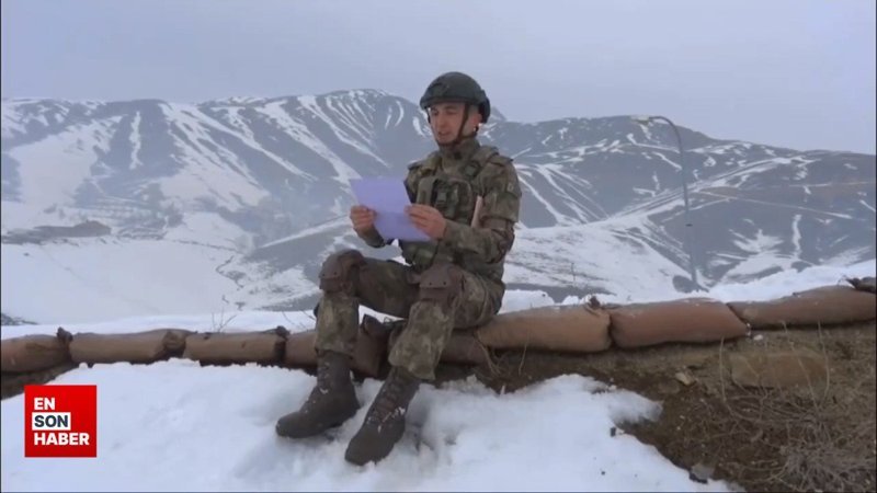 Mehmetçik, ilkokul öğrencilerinin mektuplarını okudu