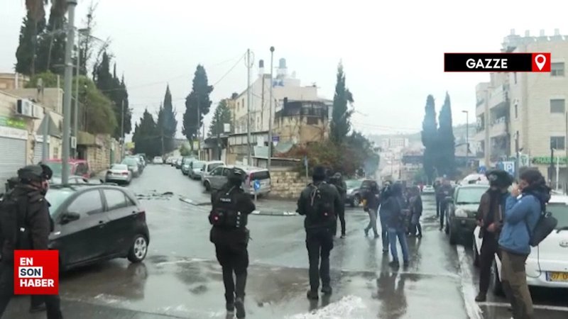 İsrail polisi, cuma namazı kılmak isteyen Filistinlilere müdahale etti