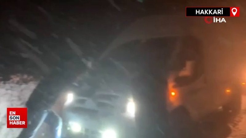 Hakkari'de kar ve tipi etkili oldu, sürücüler zor anlar yaşadı