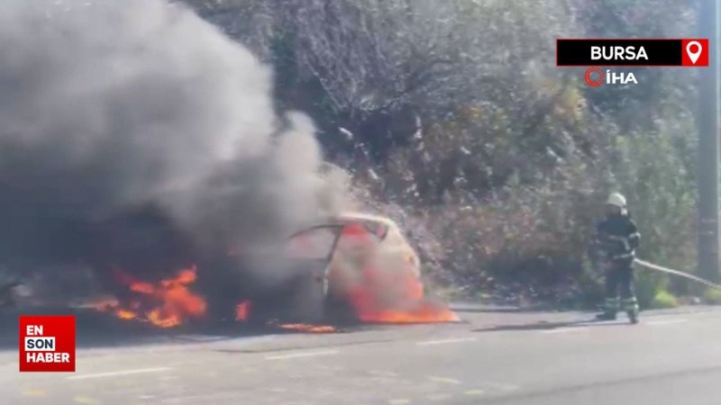 Mudanya'da seyir halindeki otomobil alev alev yandı