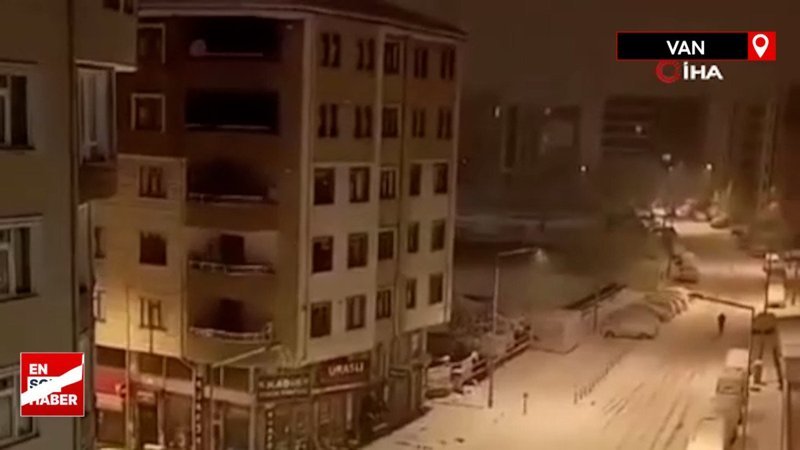 Van'da otomobilin yayaya çarptığı anlar feci kaza