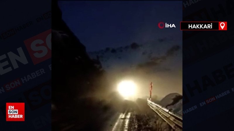 Yüksekova’da dağdan düşen kaya parçaları kamerada