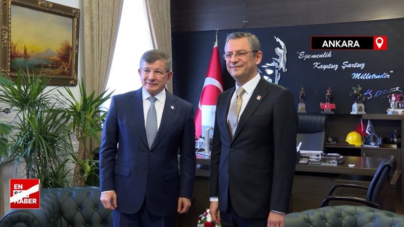 Özgür Özel ile Ahmet Davutoğlu TBMM’de bir araya geldi