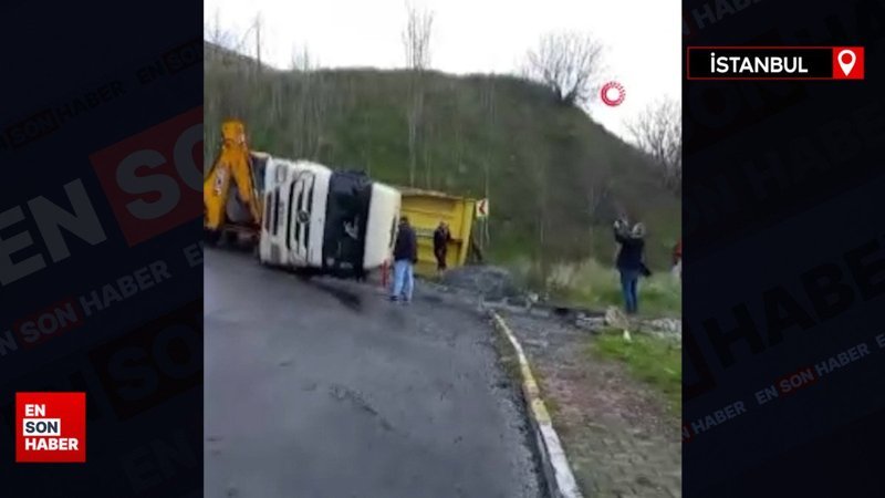 İstanbul Eyüpsultan'da kum yüklü kamyonunun devrilme anı ortaya çıktı