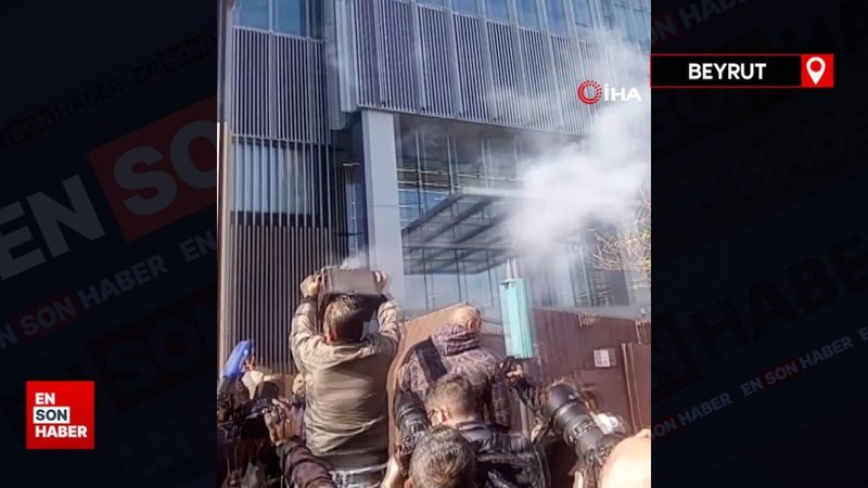 Lübnan’da Merkez Bankası'na havai fişek fırlattı