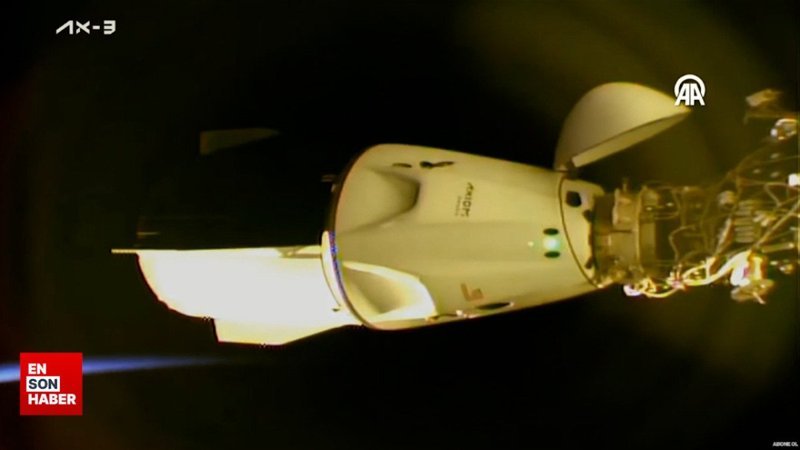 Alper Gezeravcı'nın içinde bulunduğu Crew Dragon kapsülü uzay istasyonuna kenetlendi