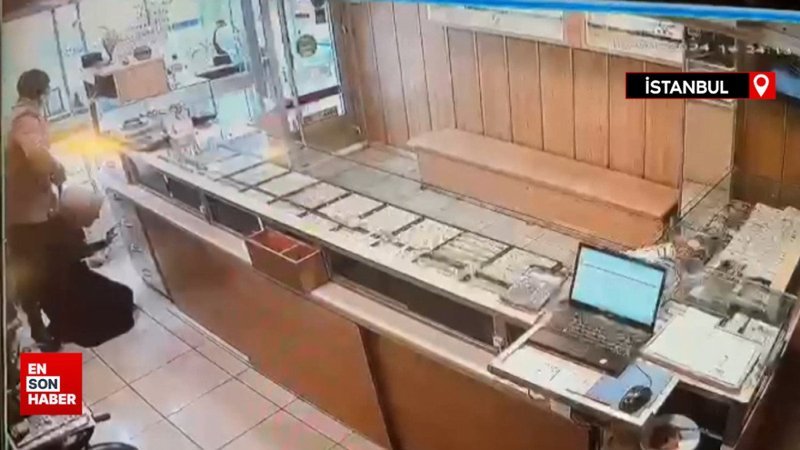 Ataşehir'de kuyumcuyu cuma namazında soydu