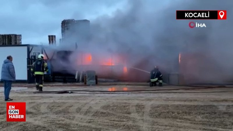 Kocaeli'de depo cayır cayır yandı