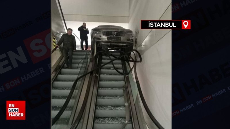 Şişli'de otomobil AVM'nin yürüyen merdivenine daldı