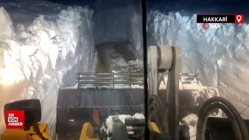 Hakkari Yüksekova'da 7 metreyi geçen kar tünelleri