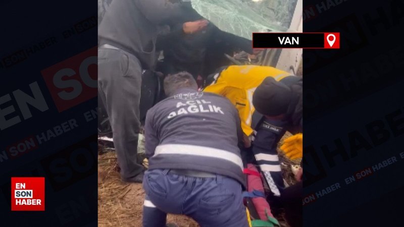 Van'da yolcu midibüsü şarampole devrildi