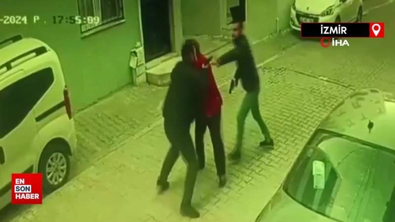 İzmir'de tabancayla birbirlerine sıktılar: O anlar kamerada