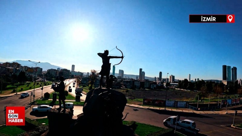 İzmir Bayraklı'da Amazon kadın heykelleri dikildi