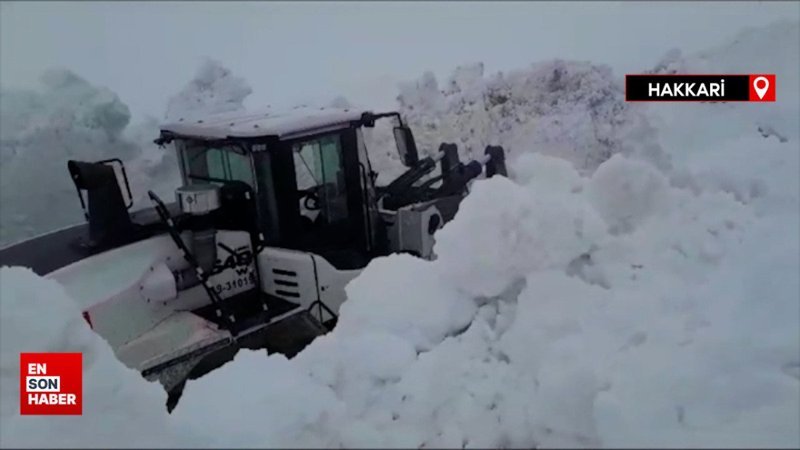 Hakkari'de bazı yerleşim birimlerine ulaşım sağlanamıyor