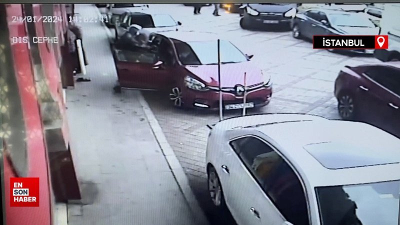 İstanbul'da bankadan iki poşet dolusu parayla çıktı, aracına binerken gasbedildi