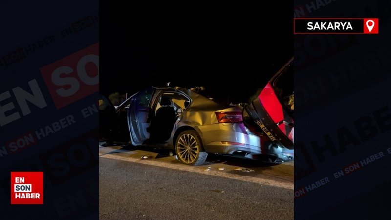 Sakarya'da içinde polislerin bulunduğu otomobil tıra çarptı