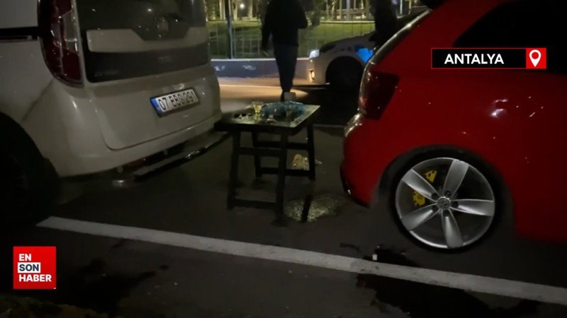 Antalya’da yola masa kurup alkol içen gençler karakola götürüldü