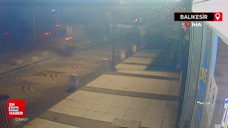 Balıkesir'de aşırı hız kazaya sebep oldu