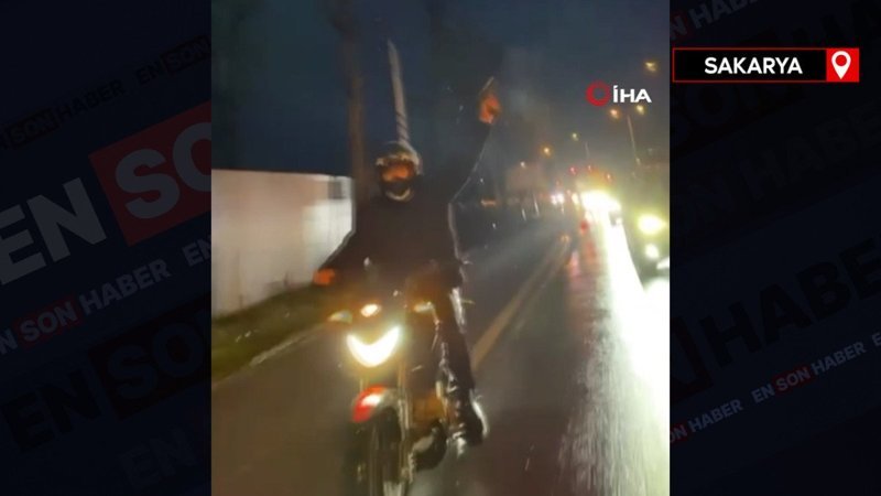 Sakarya'da seyir halindeki motosikletten havaya ateş açtı