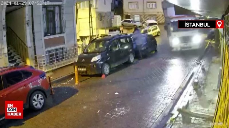 İstanbul Kağıthane’de araçların arasından geçmek isterken, 7 araca çarptı